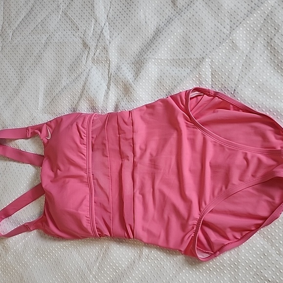 Nike brand one-piece swimsuit, pink, size M - Picture 4 of 10